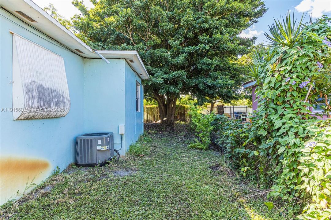 For Sale: $459,000 (4 beds, 3 baths, 1442 Square Feet)