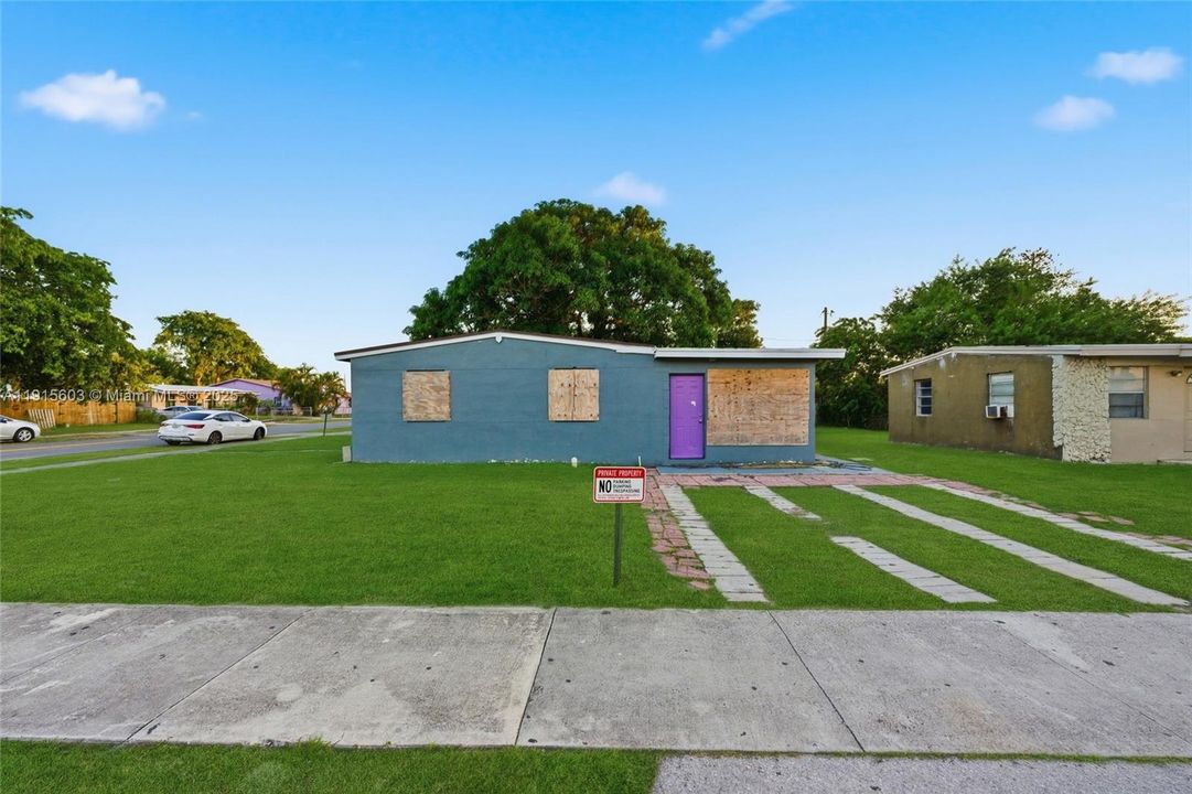 En Venta: $299,999 (3 camas, 2 baños, 1373 Pies cuadrados)