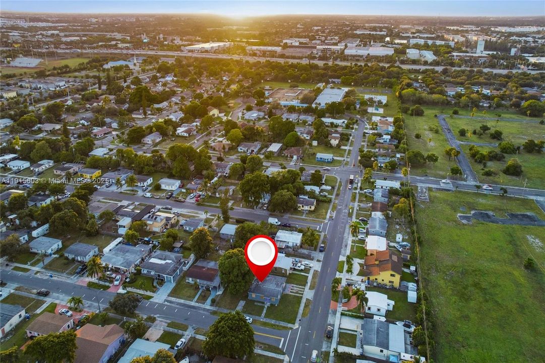 En Venta: $299,999 (3 camas, 2 baños, 1373 Pies cuadrados)