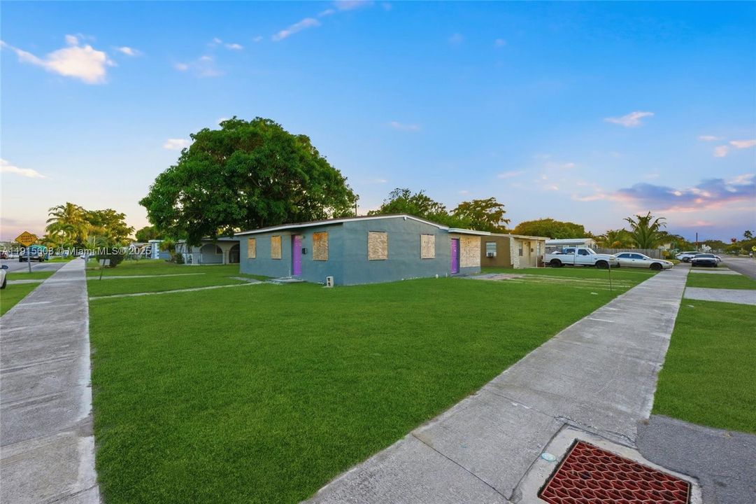 En Venta: $299,999 (3 camas, 2 baños, 1373 Pies cuadrados)