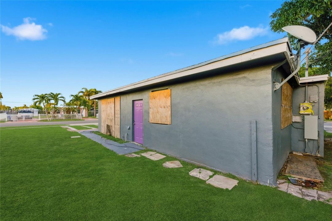 En Venta: $299,999 (3 camas, 2 baños, 1373 Pies cuadrados)