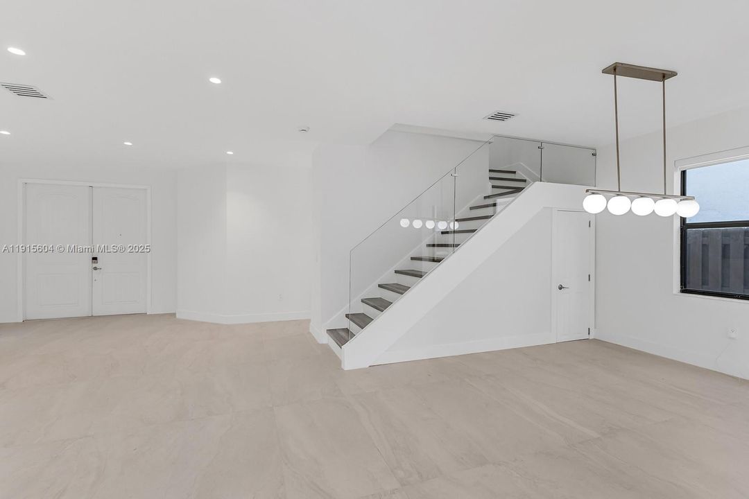 For Rent: $7,000 (4 beds, 3 baths, 2650 Square Feet)