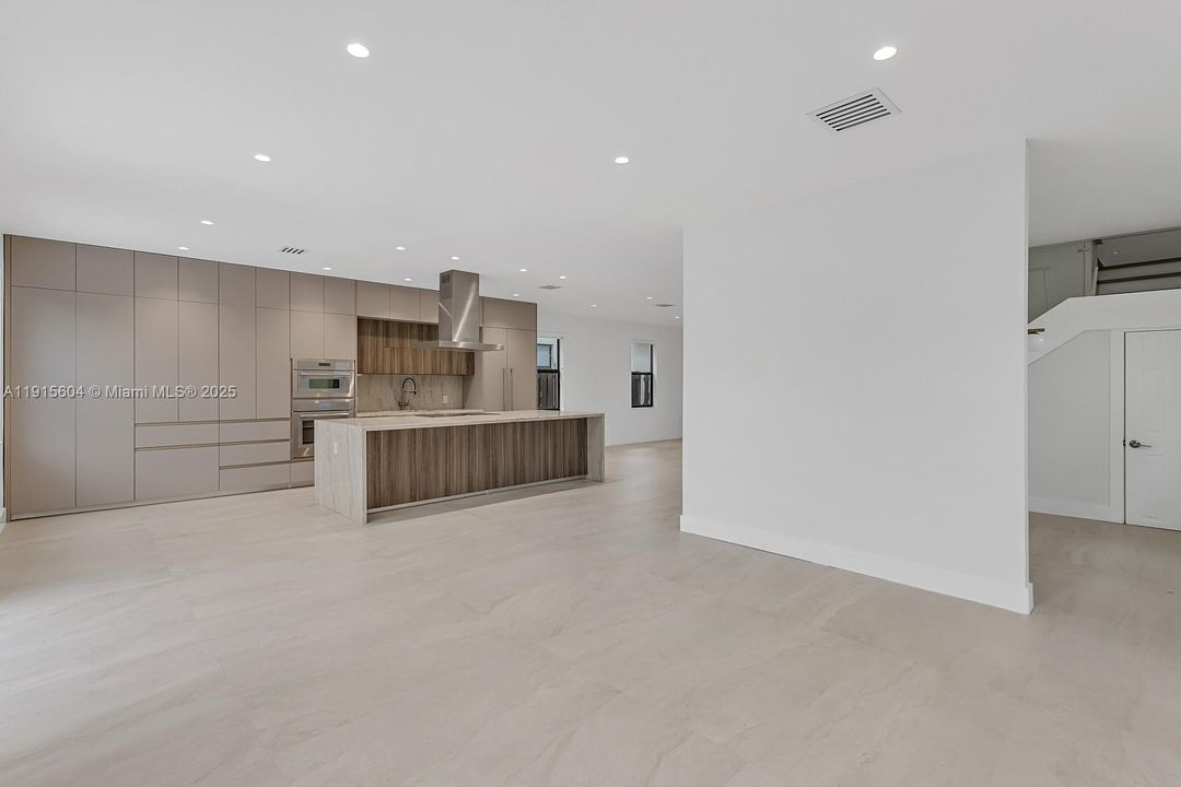 For Rent: $7,000 (4 beds, 3 baths, 2650 Square Feet)