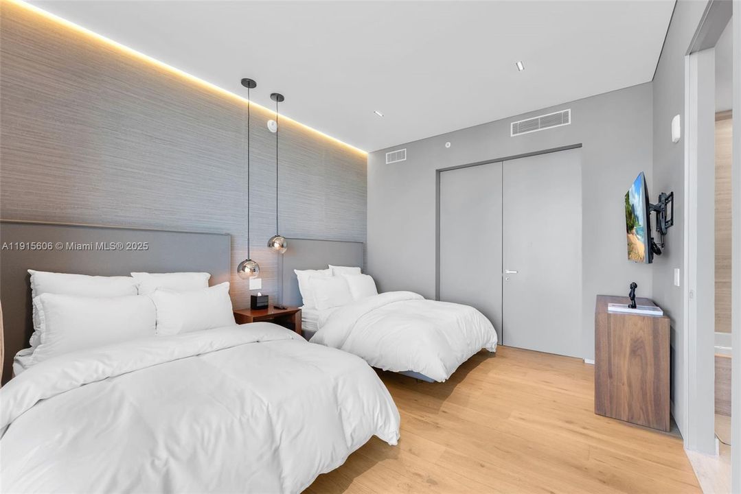 For Sale: $5,679,000 (4 beds, 5 baths, 3176 Square Feet)