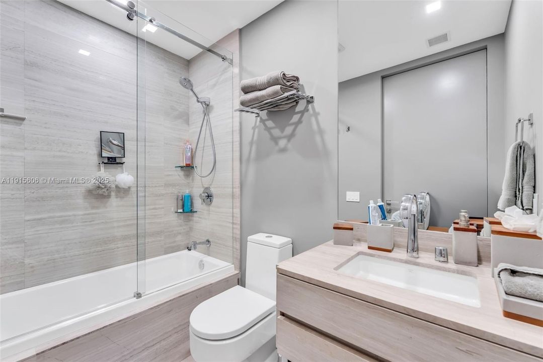 For Sale: $5,679,000 (4 beds, 5 baths, 3176 Square Feet)