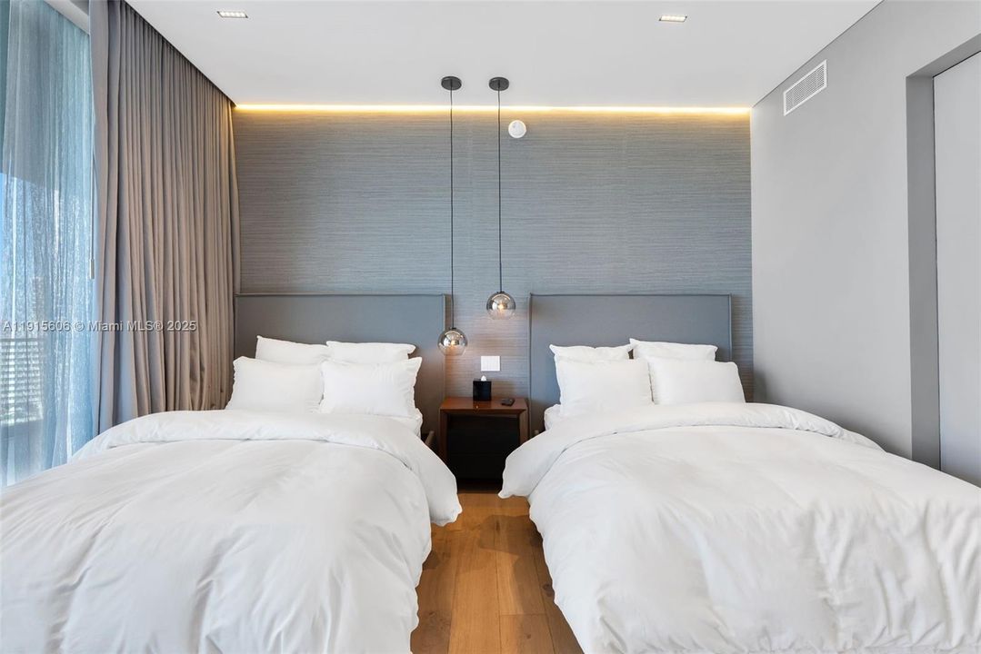 For Sale: $5,679,000 (4 beds, 5 baths, 3176 Square Feet)