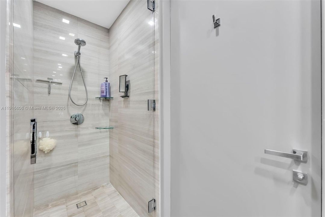 For Sale: $5,679,000 (4 beds, 5 baths, 3176 Square Feet)