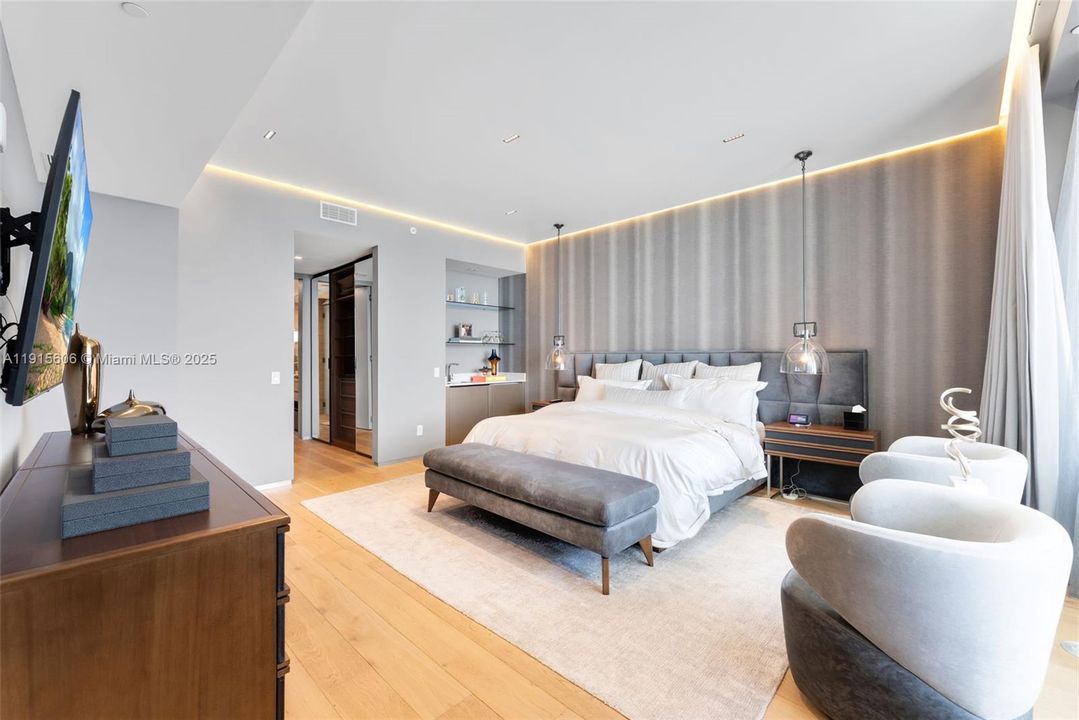 For Sale: $5,679,000 (4 beds, 5 baths, 3176 Square Feet)