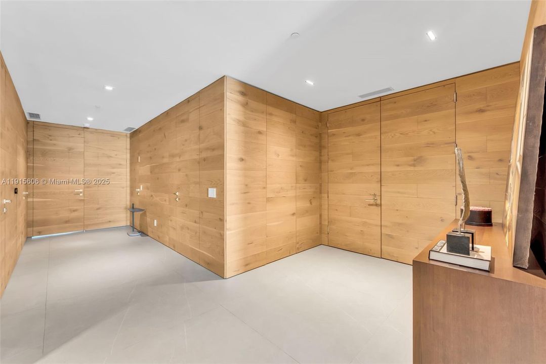 For Sale: $5,679,000 (4 beds, 5 baths, 3176 Square Feet)