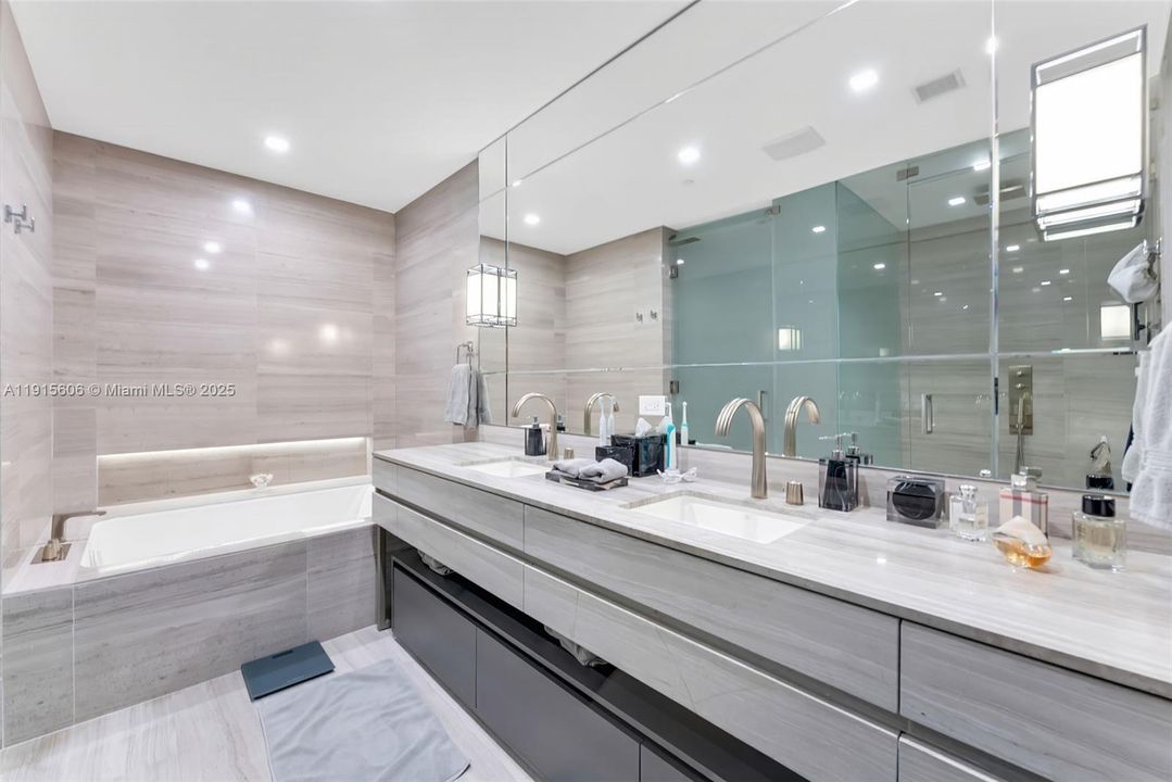 For Sale: $5,679,000 (4 beds, 5 baths, 3176 Square Feet)