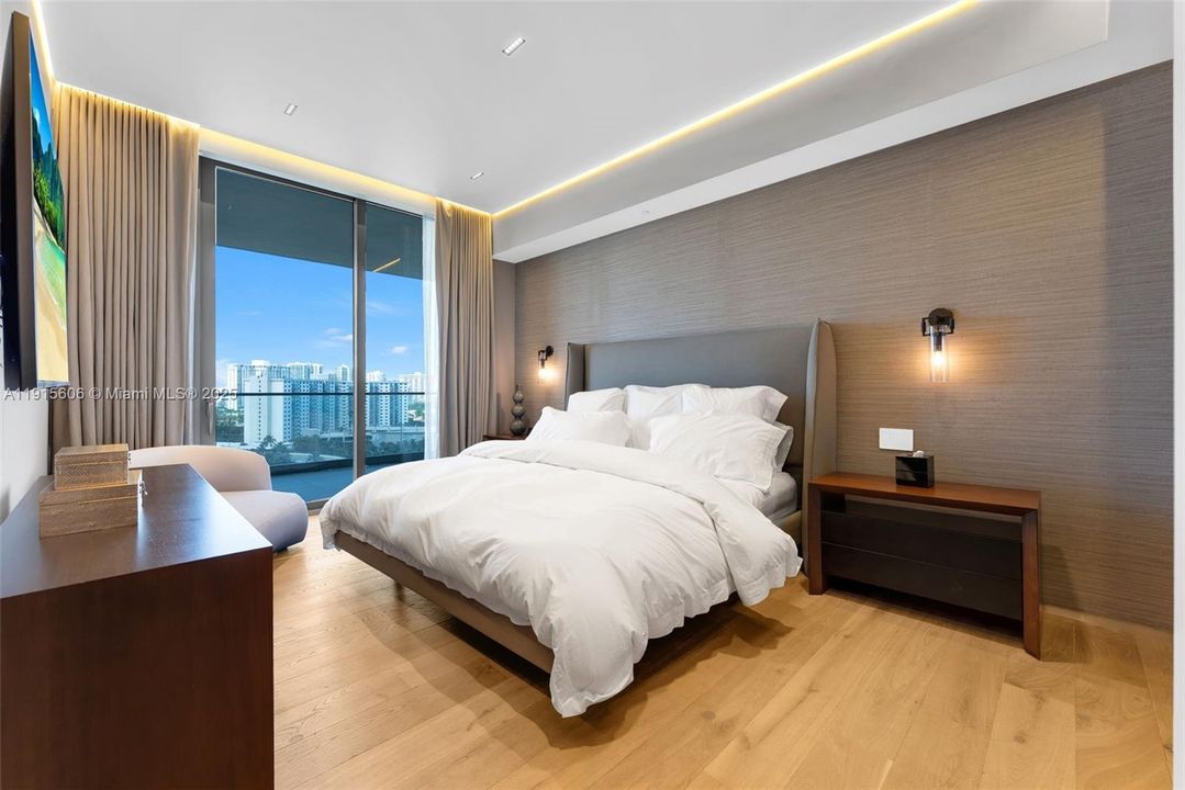 For Sale: $5,679,000 (4 beds, 5 baths, 3176 Square Feet)