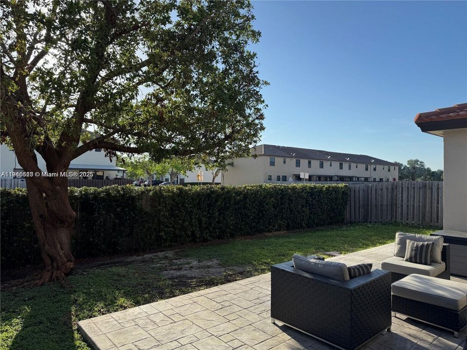 Active With Contract: $3,300 (4 beds, 3 baths, 1992 Square Feet)