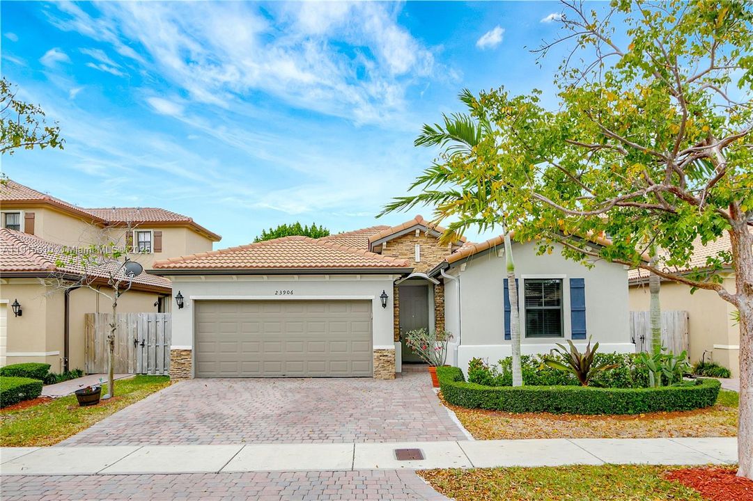 Active With Contract: $3,300 (4 beds, 3 baths, 1992 Square Feet)