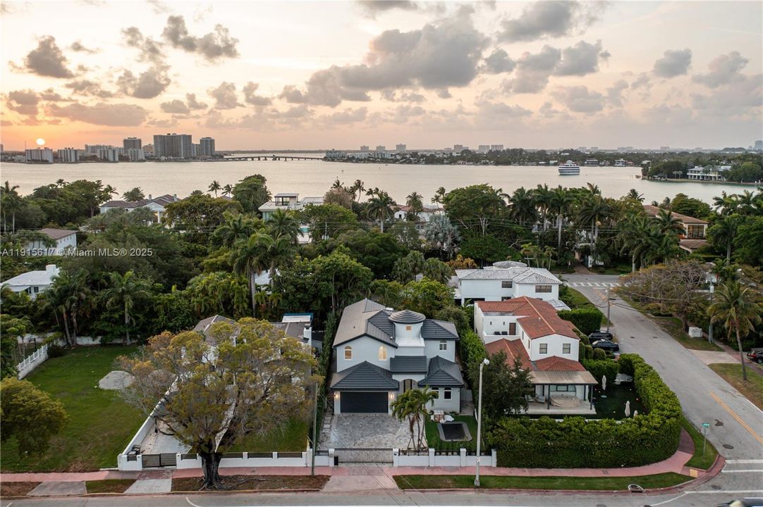 待售: $3,250,000 (5 贝兹, 5 浴室, 3392 平方英尺)