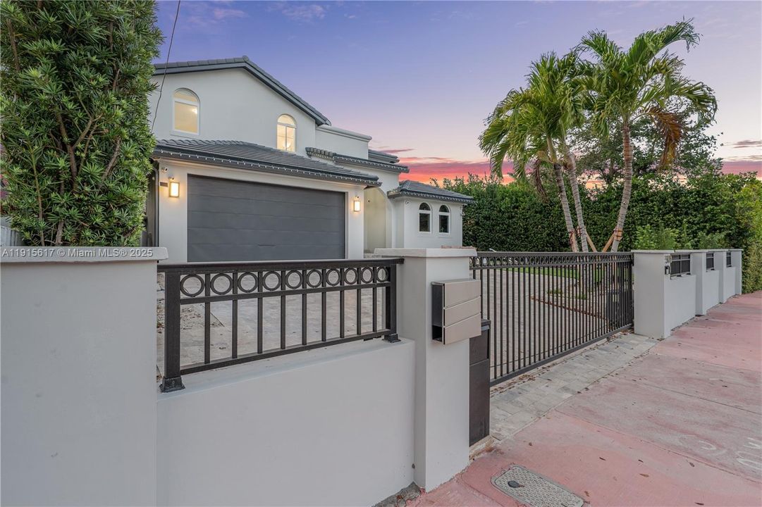 待售: $3,250,000 (5 贝兹, 5 浴室, 3392 平方英尺)