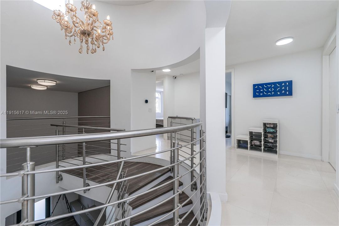 待售: $3,250,000 (5 贝兹, 5 浴室, 3392 平方英尺)