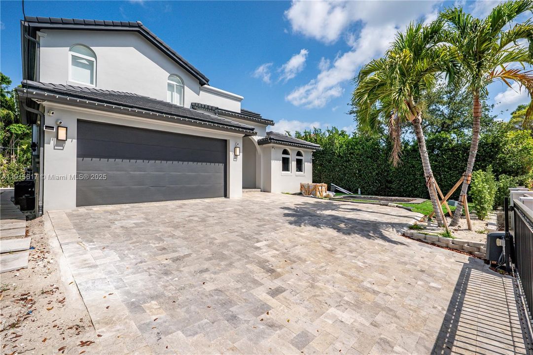 待售: $3,250,000 (5 贝兹, 5 浴室, 3392 平方英尺)