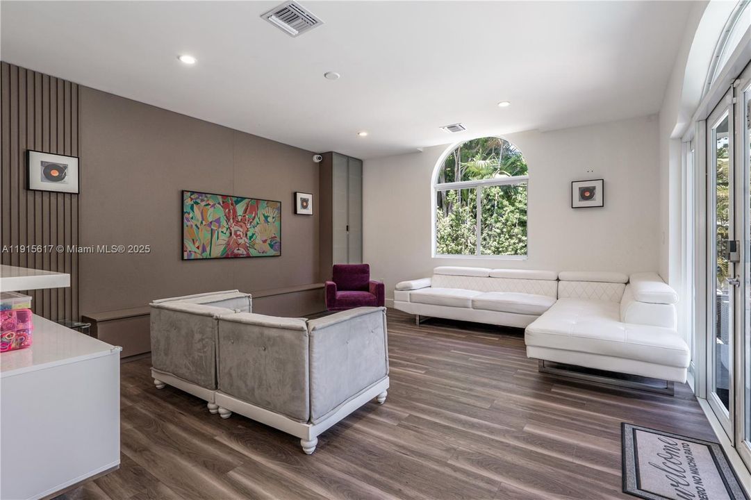 待售: $3,250,000 (5 贝兹, 5 浴室, 3392 平方英尺)