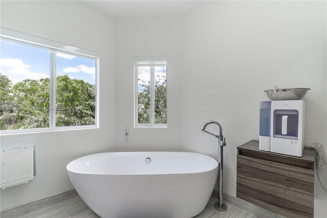 待售: $3,250,000 (5 贝兹, 5 浴室, 3392 平方英尺)