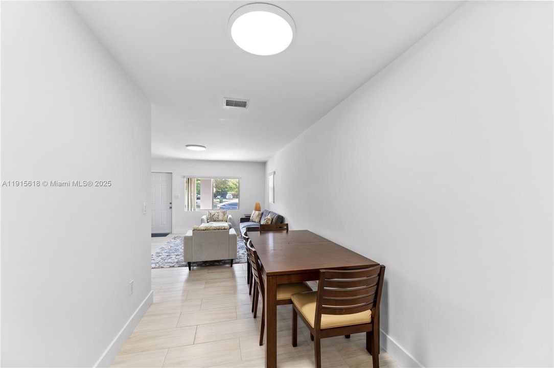 待售: $1,600,000 (6 贝兹, 6 浴室, 1938 平方英尺)