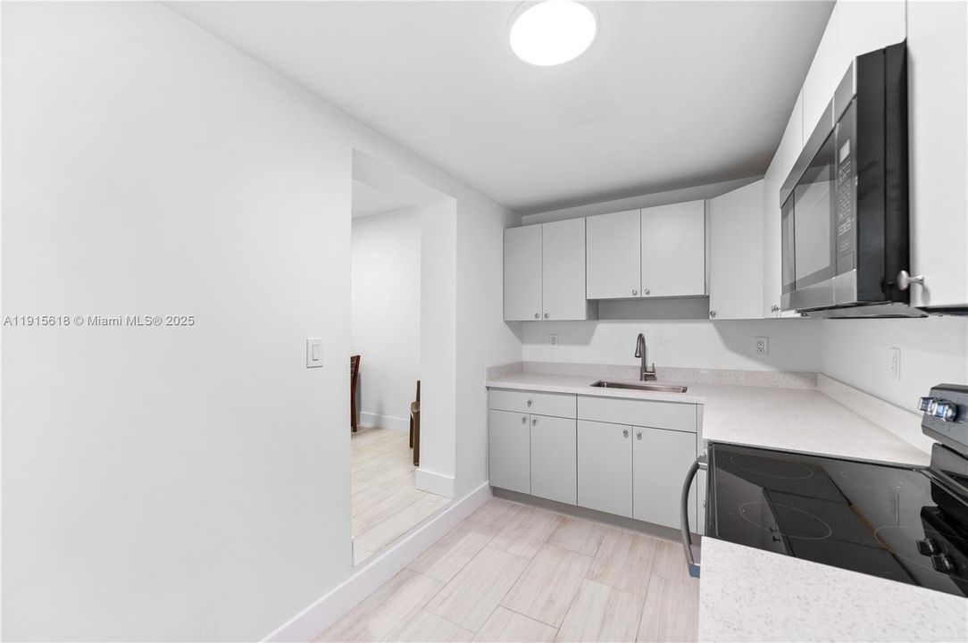 待售: $1,600,000 (6 贝兹, 6 浴室, 1938 平方英尺)