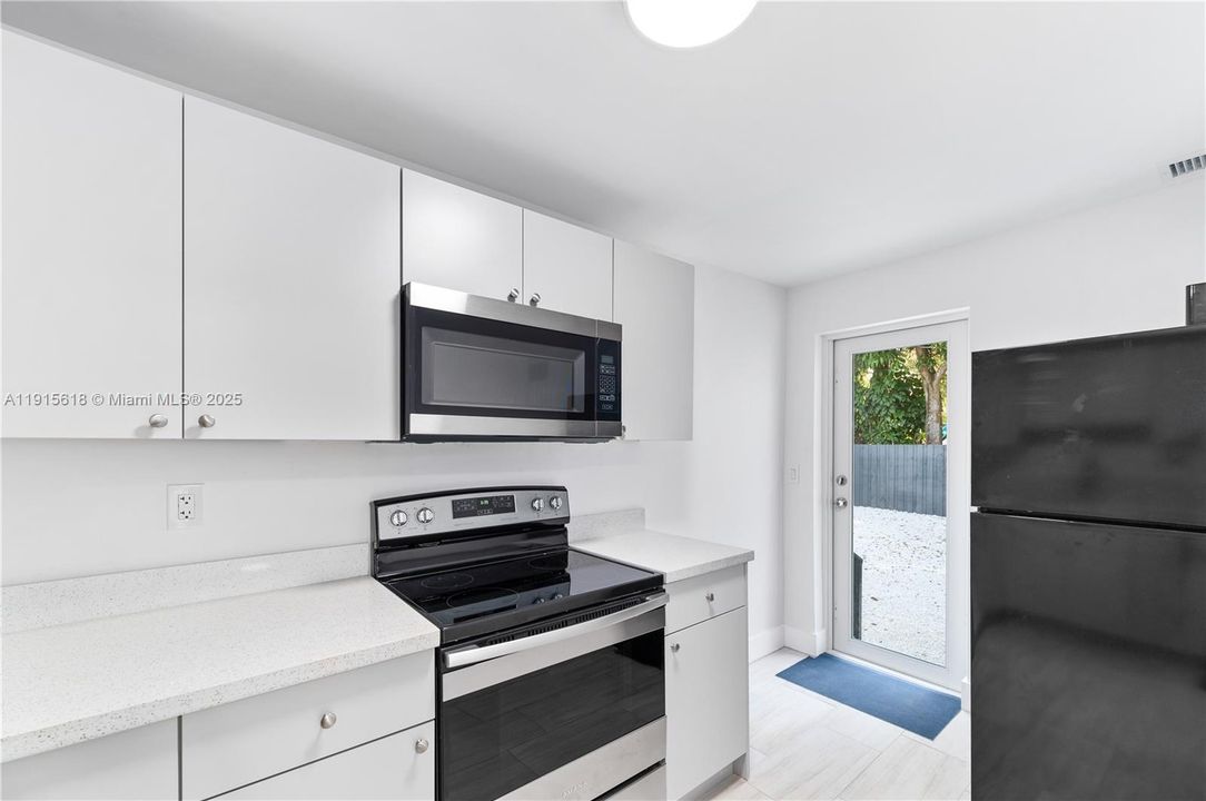 待售: $1,600,000 (6 贝兹, 6 浴室, 1938 平方英尺)