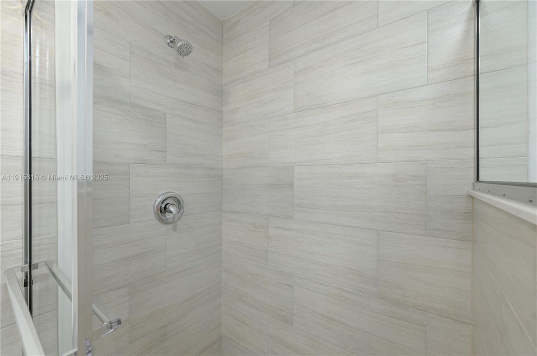 待售: $1,600,000 (6 贝兹, 6 浴室, 1938 平方英尺)