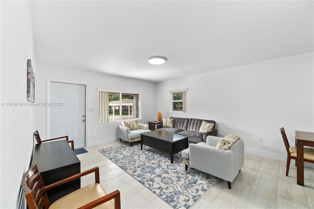 待售: $1,600,000 (6 贝兹, 6 浴室, 1938 平方英尺)