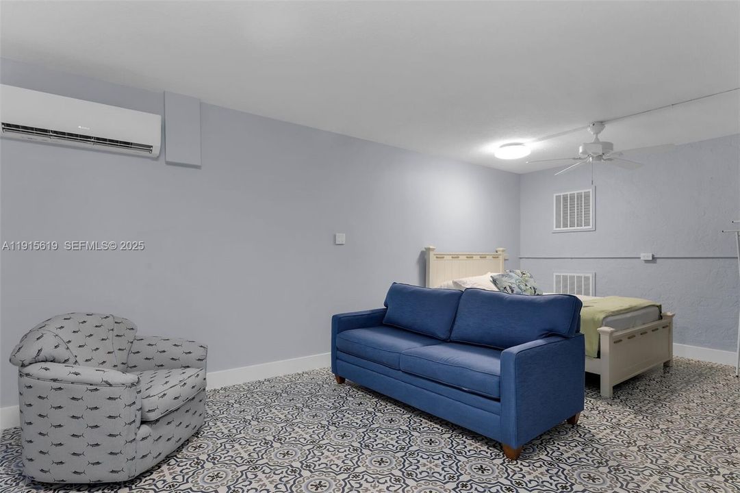 For Sale: $3,000,000 (3 beds, 3 baths, 1596 Square Feet)