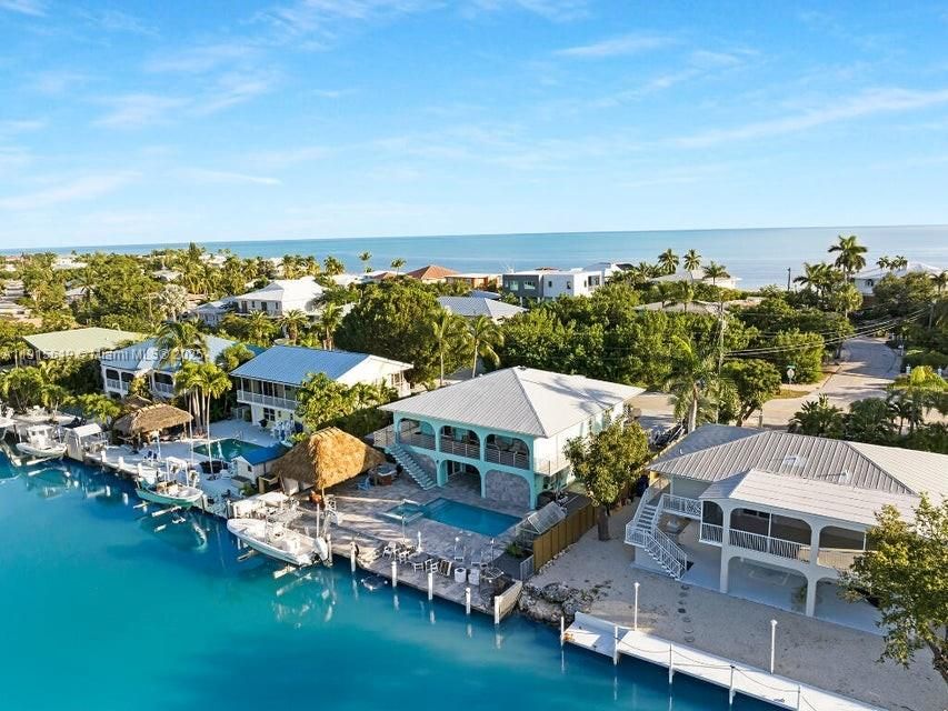 For Sale: $3,000,000 (3 beds, 3 baths, 1596 Square Feet)