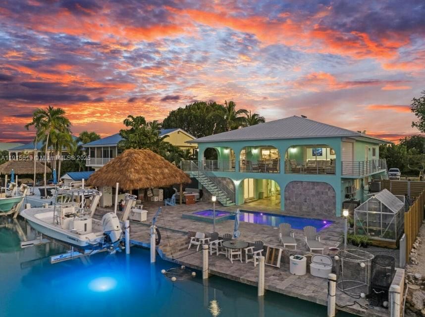 For Sale: $3,000,000 (3 beds, 3 baths, 1596 Square Feet)