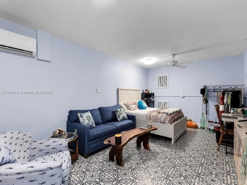 For Sale: $3,000,000 (3 beds, 3 baths, 1596 Square Feet)