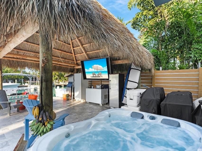 For Sale: $3,000,000 (3 beds, 3 baths, 1596 Square Feet)