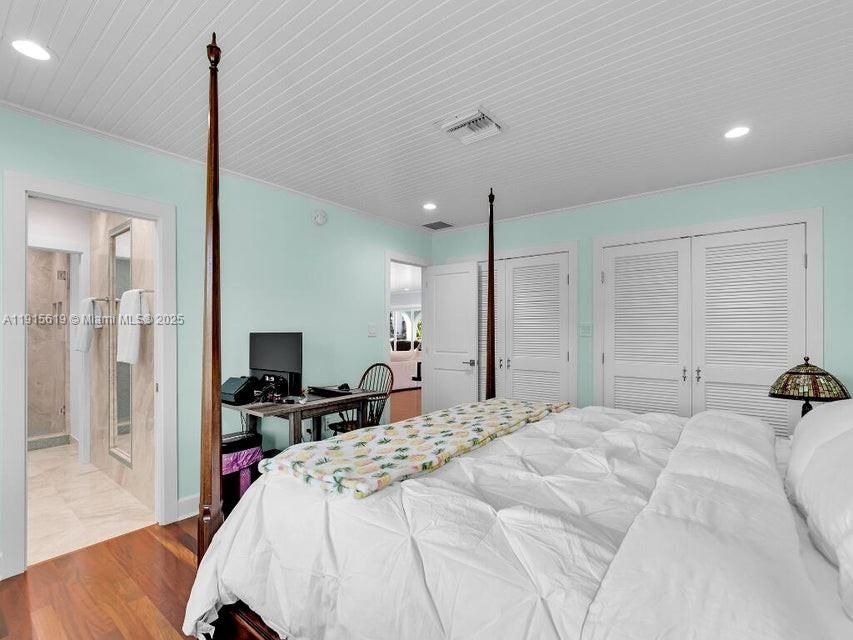 For Sale: $3,000,000 (3 beds, 3 baths, 1596 Square Feet)