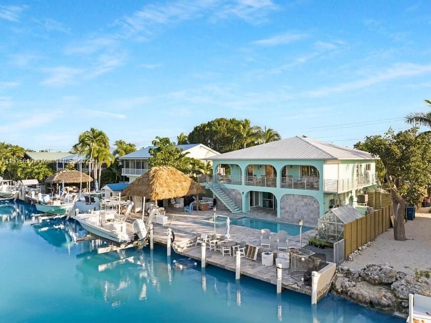 For Sale: $3,000,000 (3 beds, 3 baths, 1596 Square Feet)