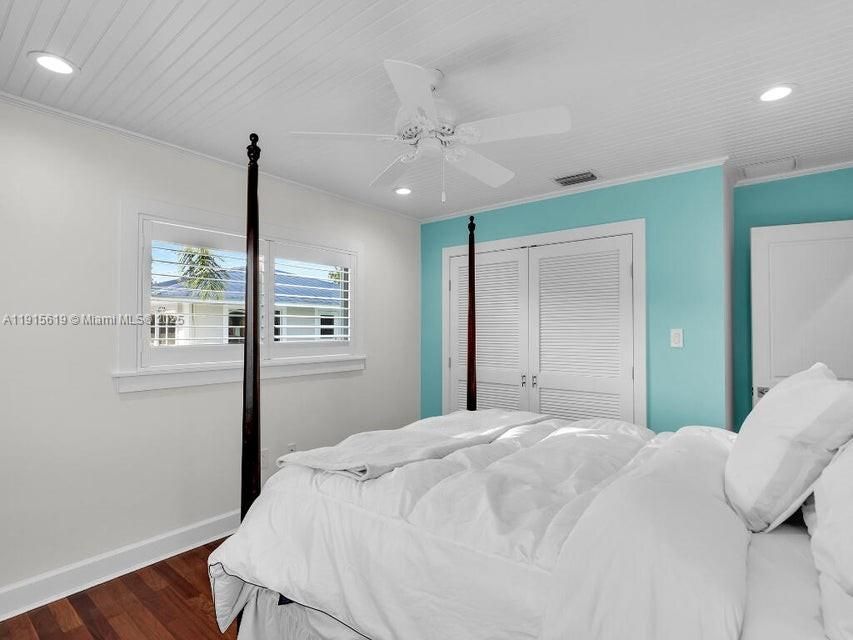 For Sale: $3,000,000 (3 beds, 3 baths, 1596 Square Feet)