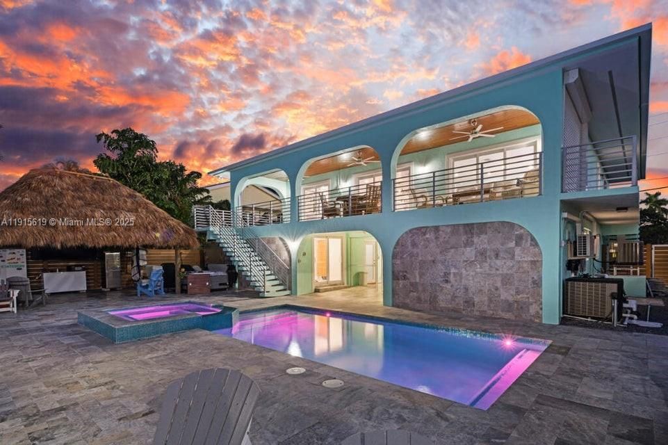 For Sale: $3,000,000 (3 beds, 3 baths, 1596 Square Feet)