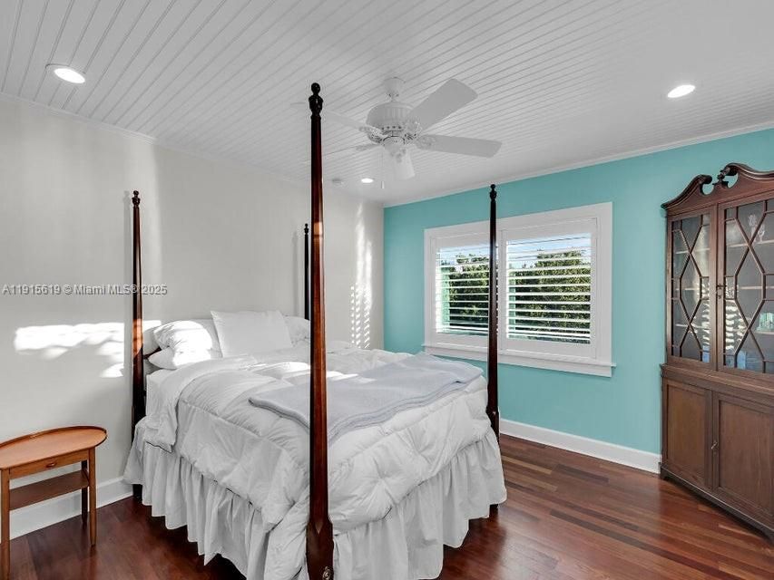 For Sale: $3,000,000 (3 beds, 3 baths, 1596 Square Feet)