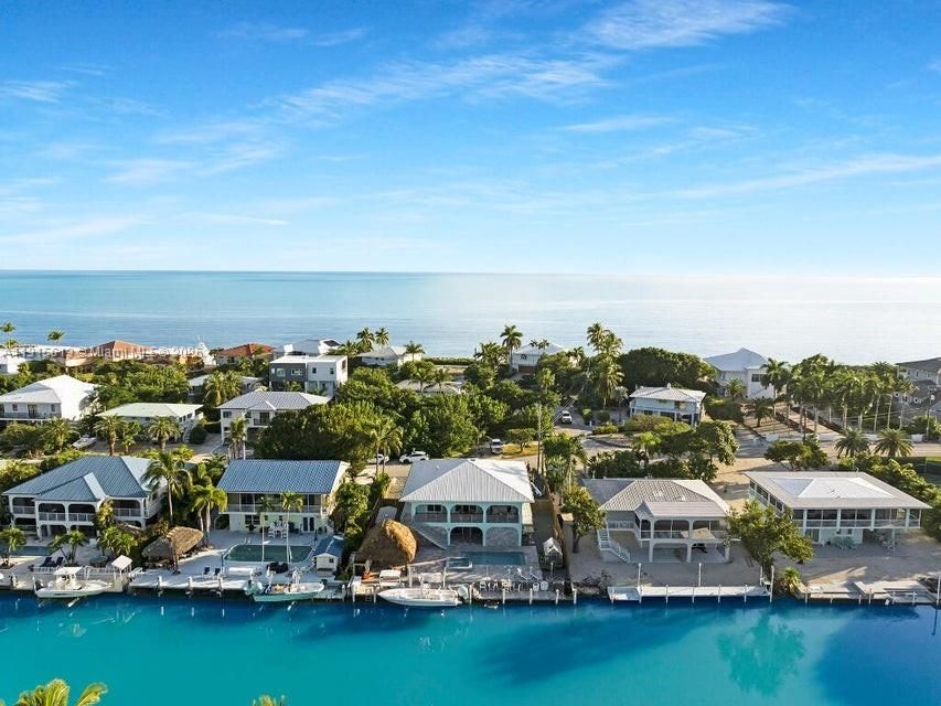 For Sale: $3,000,000 (3 beds, 3 baths, 1596 Square Feet)