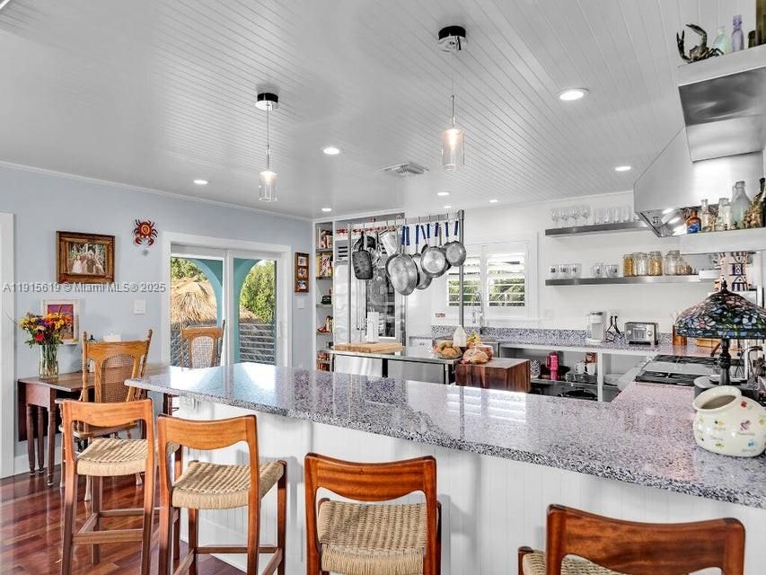 For Sale: $3,000,000 (3 beds, 3 baths, 1596 Square Feet)