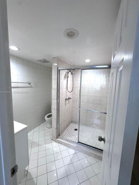 For Sale: $230,000 (2 beds, 2 baths, 960 Square Feet)