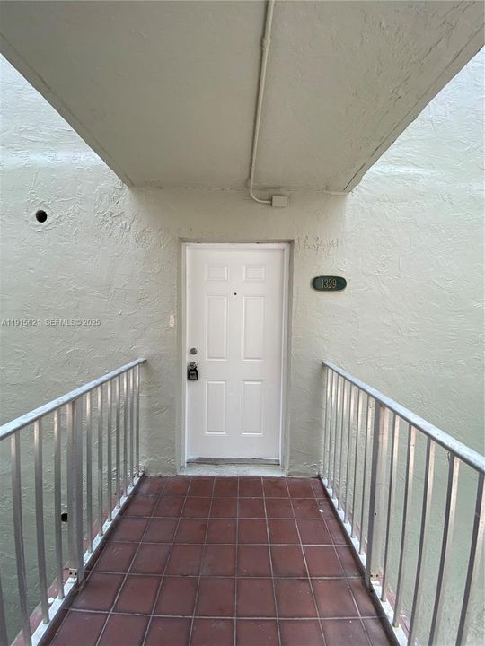 For Sale: $230,000 (2 beds, 2 baths, 960 Square Feet)