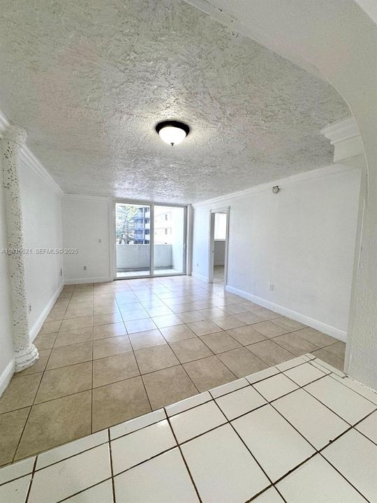 For Sale: $230,000 (2 beds, 2 baths, 960 Square Feet)