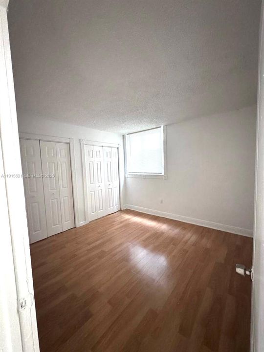 For Sale: $230,000 (2 beds, 2 baths, 960 Square Feet)