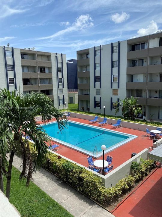 For Sale: $230,000 (2 beds, 2 baths, 960 Square Feet)