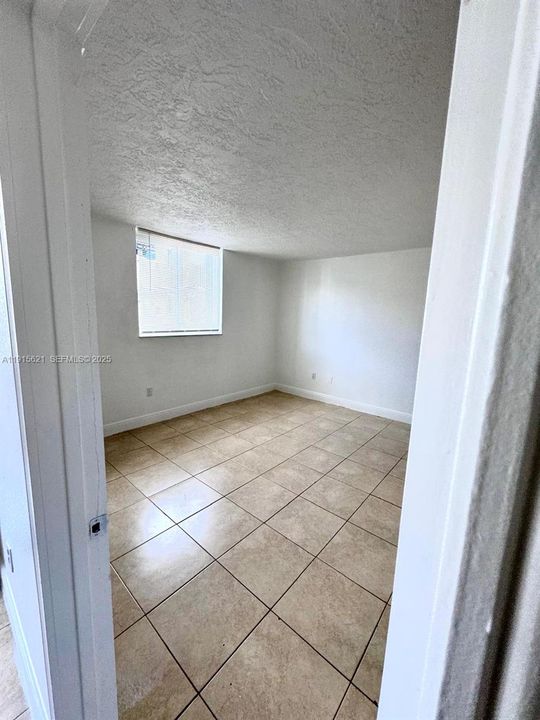 For Sale: $230,000 (2 beds, 2 baths, 960 Square Feet)