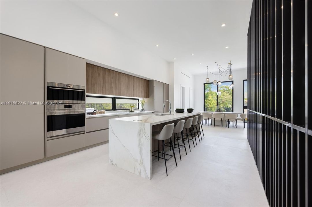 For Sale: $1,985,000 (3 beds, 3 baths, 2841 Square Feet)