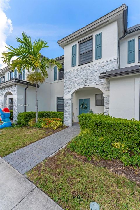 For Sale: $380,000 (3 beds, 2 baths, 1483 Square Feet)