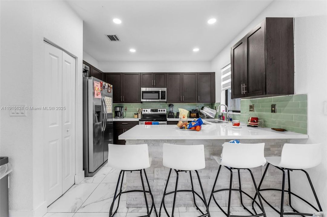 For Sale: $380,000 (3 beds, 2 baths, 1483 Square Feet)