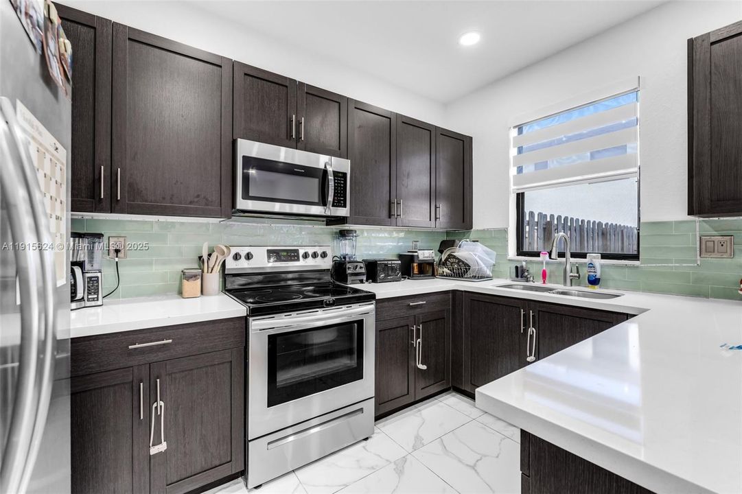 For Sale: $380,000 (3 beds, 2 baths, 1483 Square Feet)